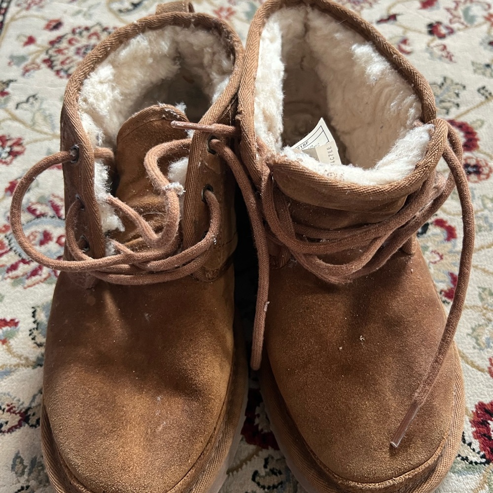Women’s Uggs Neumel size 7